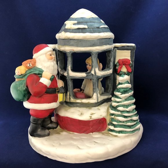 NWT Christmas Music Box with a Santa Scene